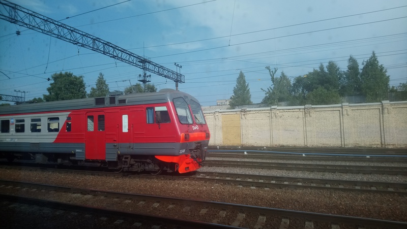 Venäjän rautateillä useita kalustouudistuksia - uudet platskarta-vaunut, Sapsanin sisustus ja suurnopeusjuna